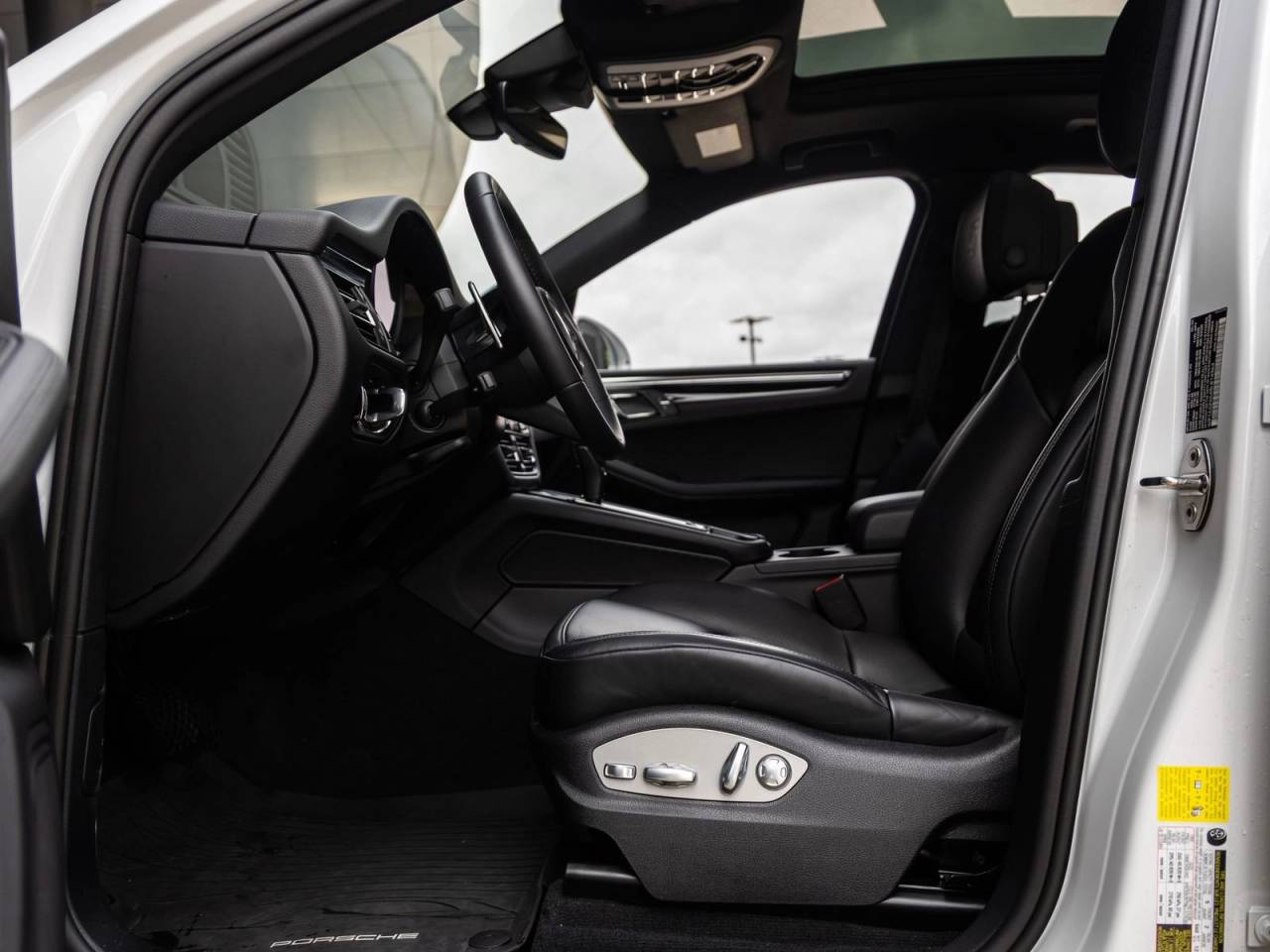 2025 Porsche Macan AWD