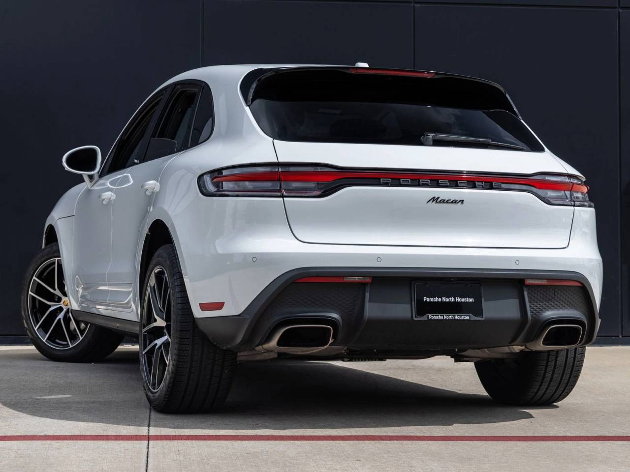 2025 Porsche Macan AWD