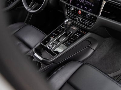 2025 Porsche Macan AWD