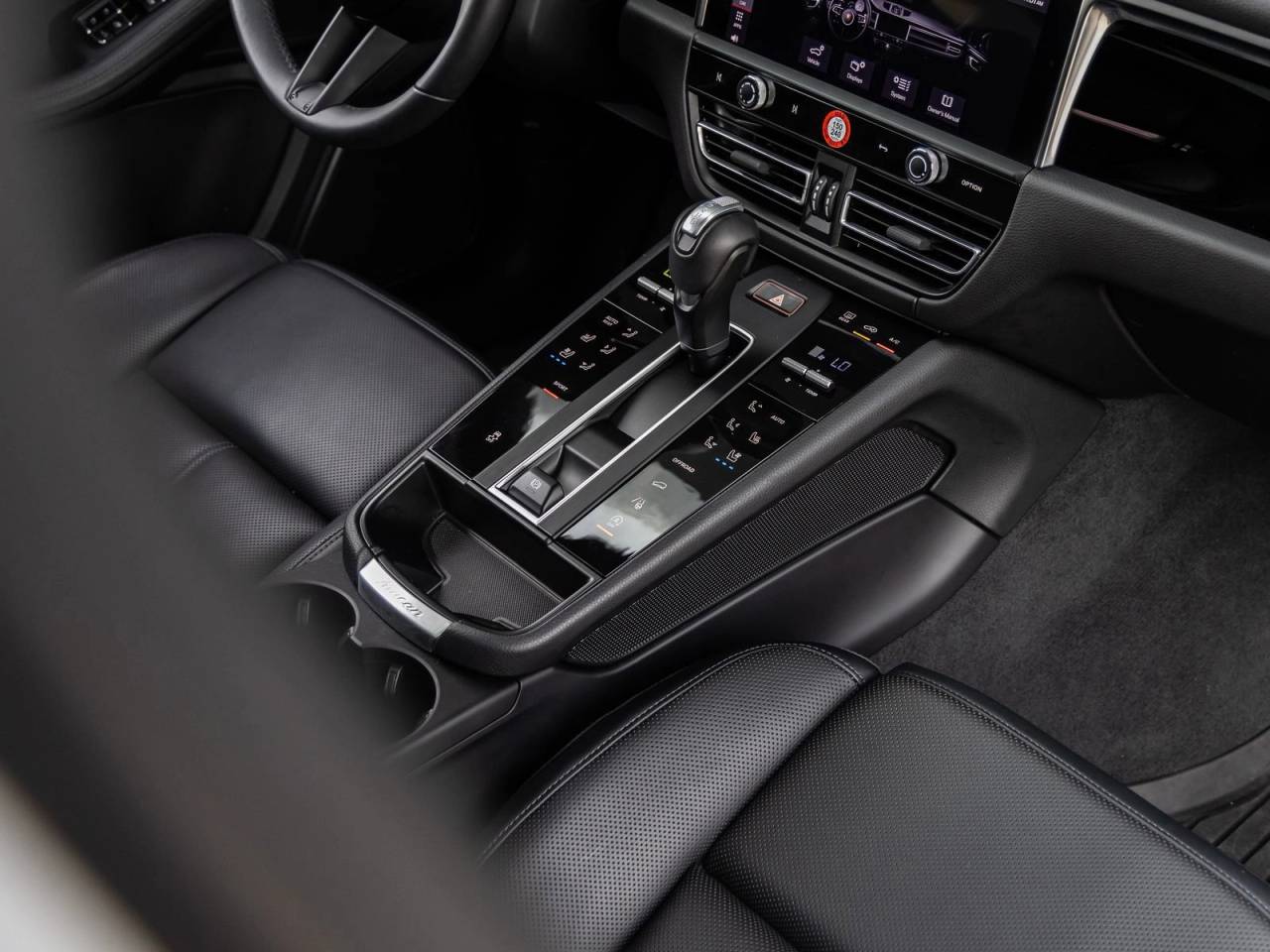 2025 Porsche Macan AWD