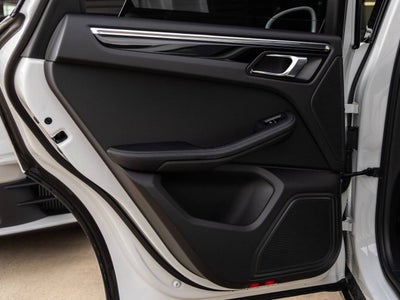 2025 Porsche Macan AWD