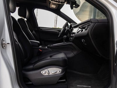 2025 Porsche Macan AWD