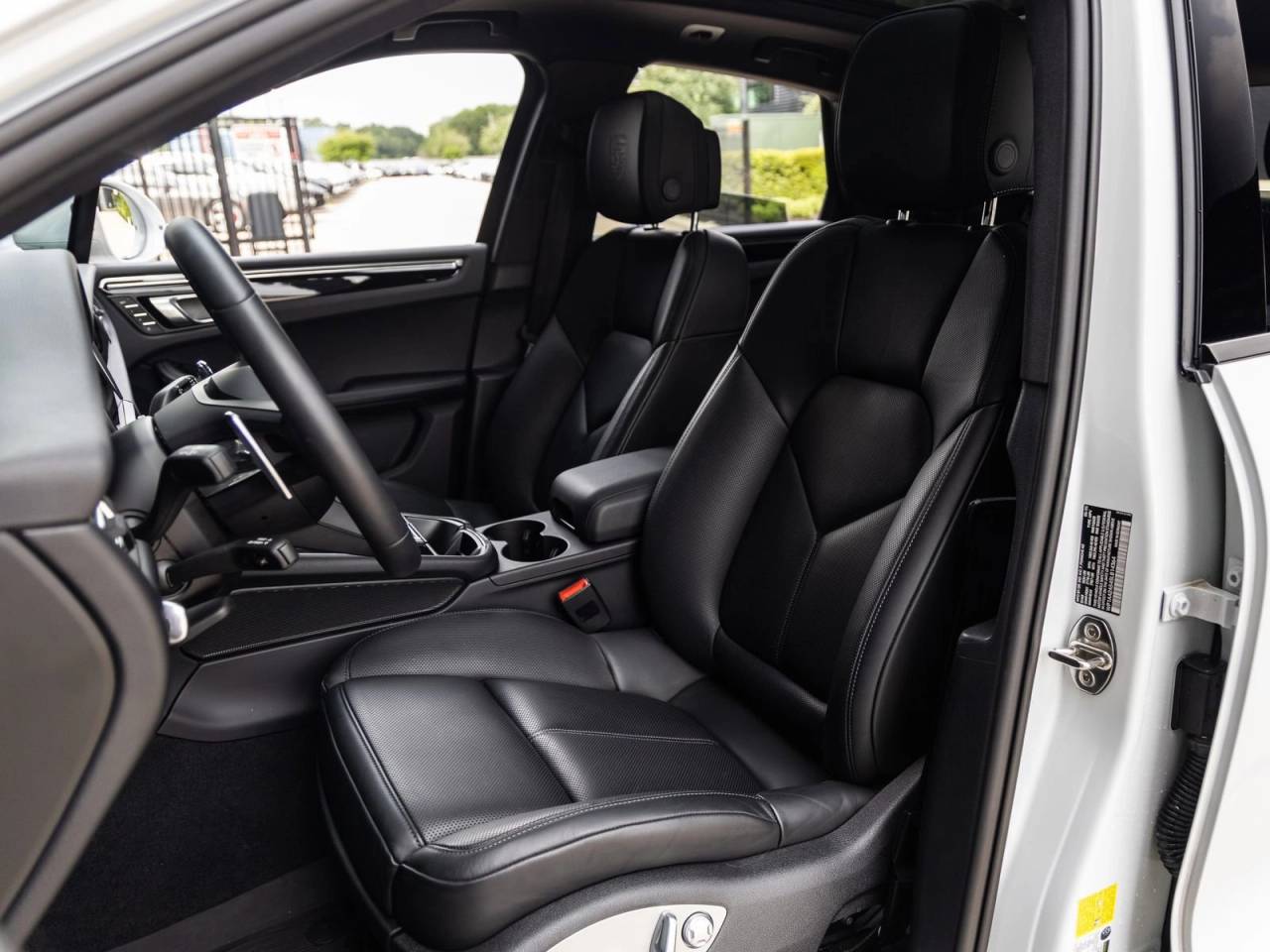 2025 Porsche Macan AWD