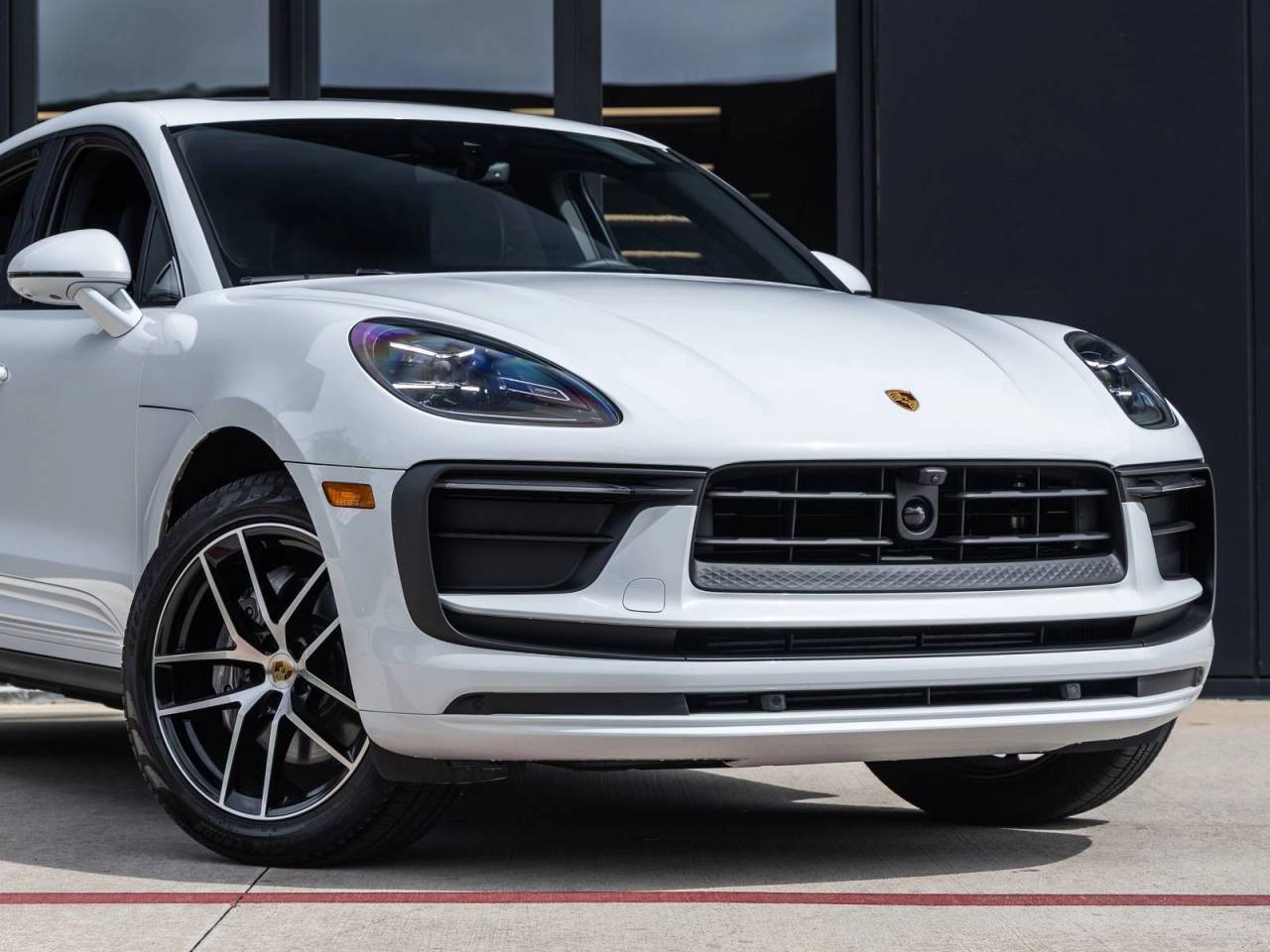 2025 Porsche Macan AWD