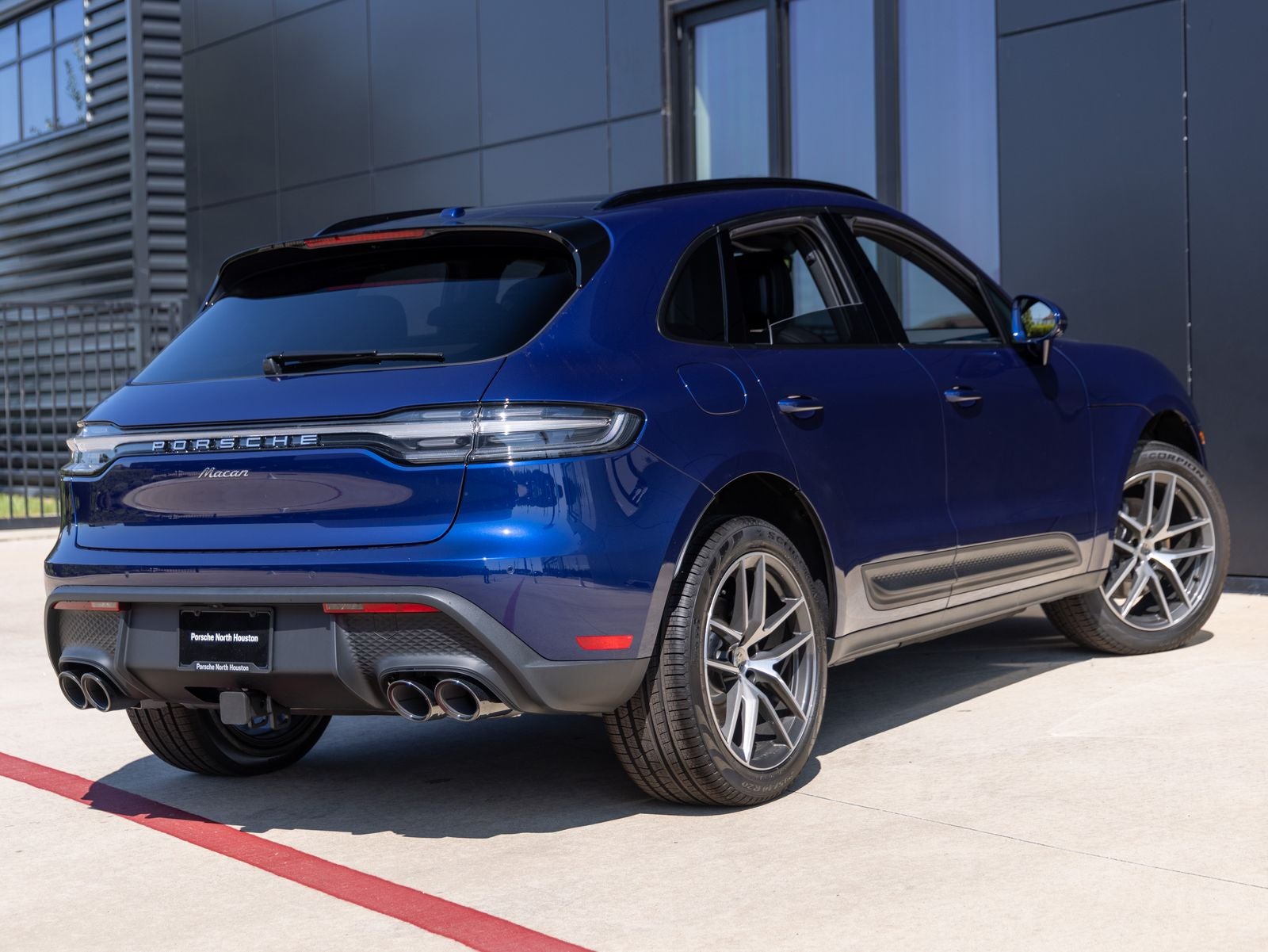 2025 Porsche Macan AWD