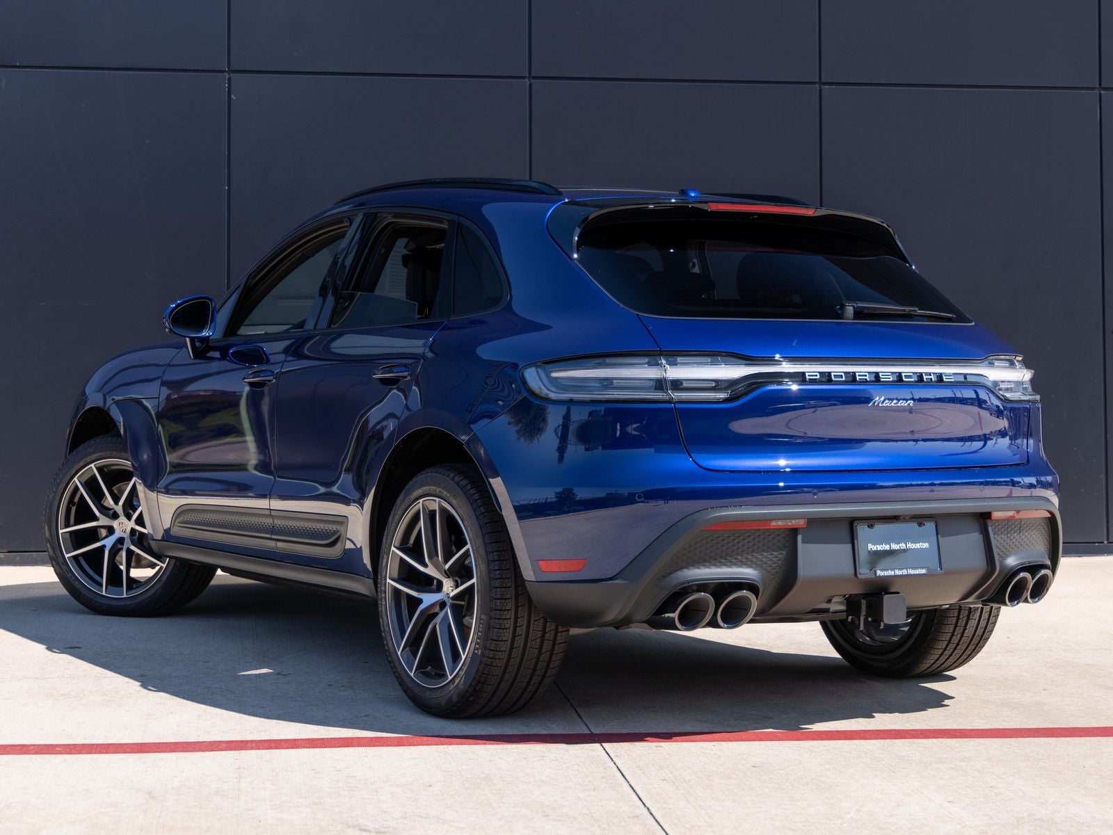 2025 Porsche Macan AWD