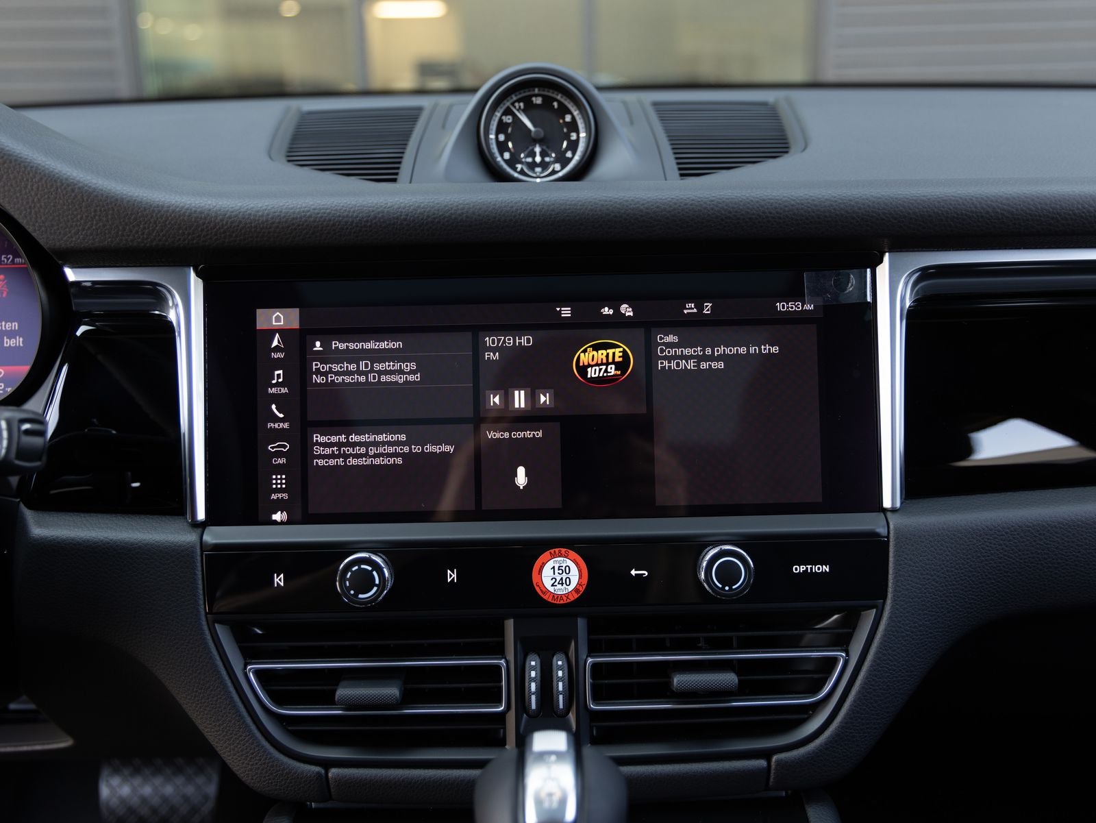 2025 Porsche Macan AWD