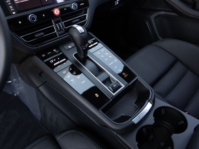 2025 Porsche Macan AWD