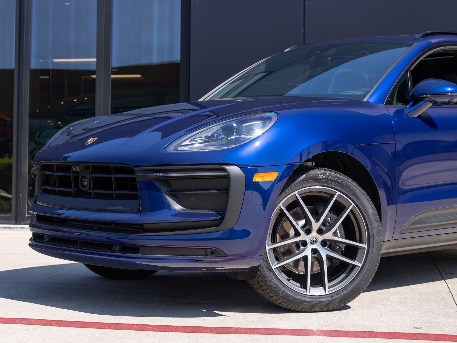 2025 Porsche Macan AWD