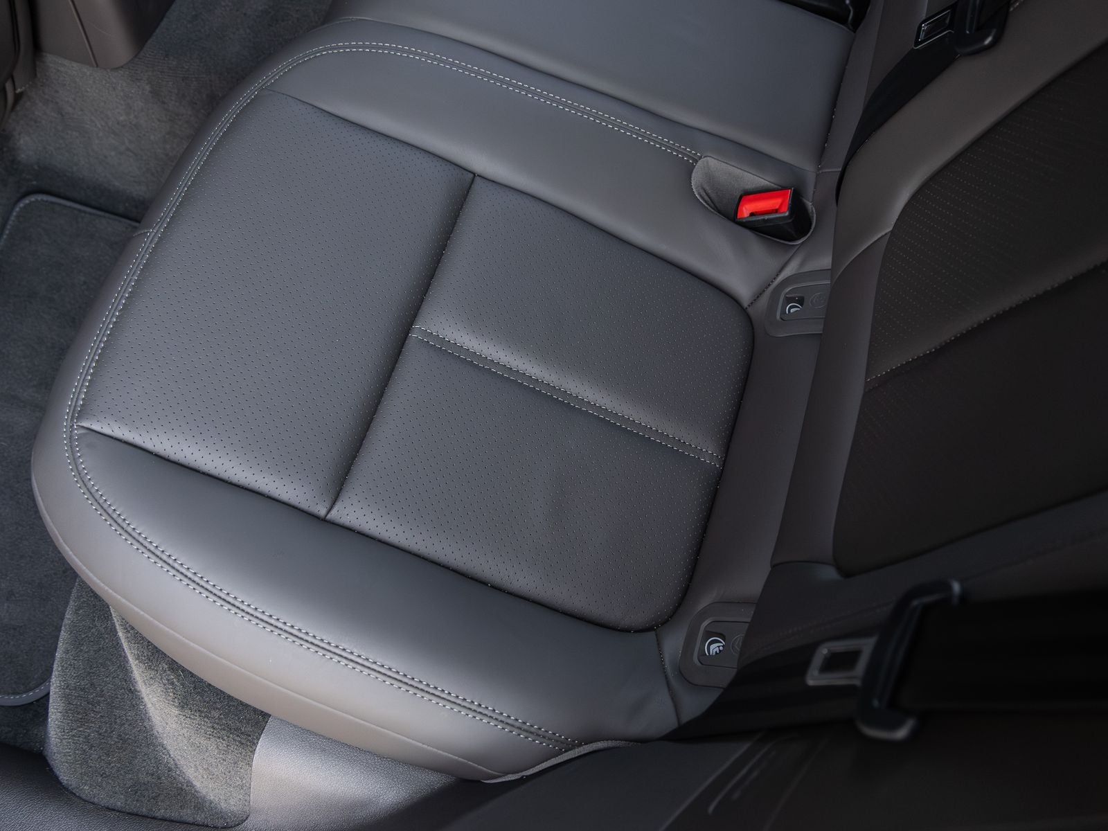 2023 Porsche Macan Macan (MY23)