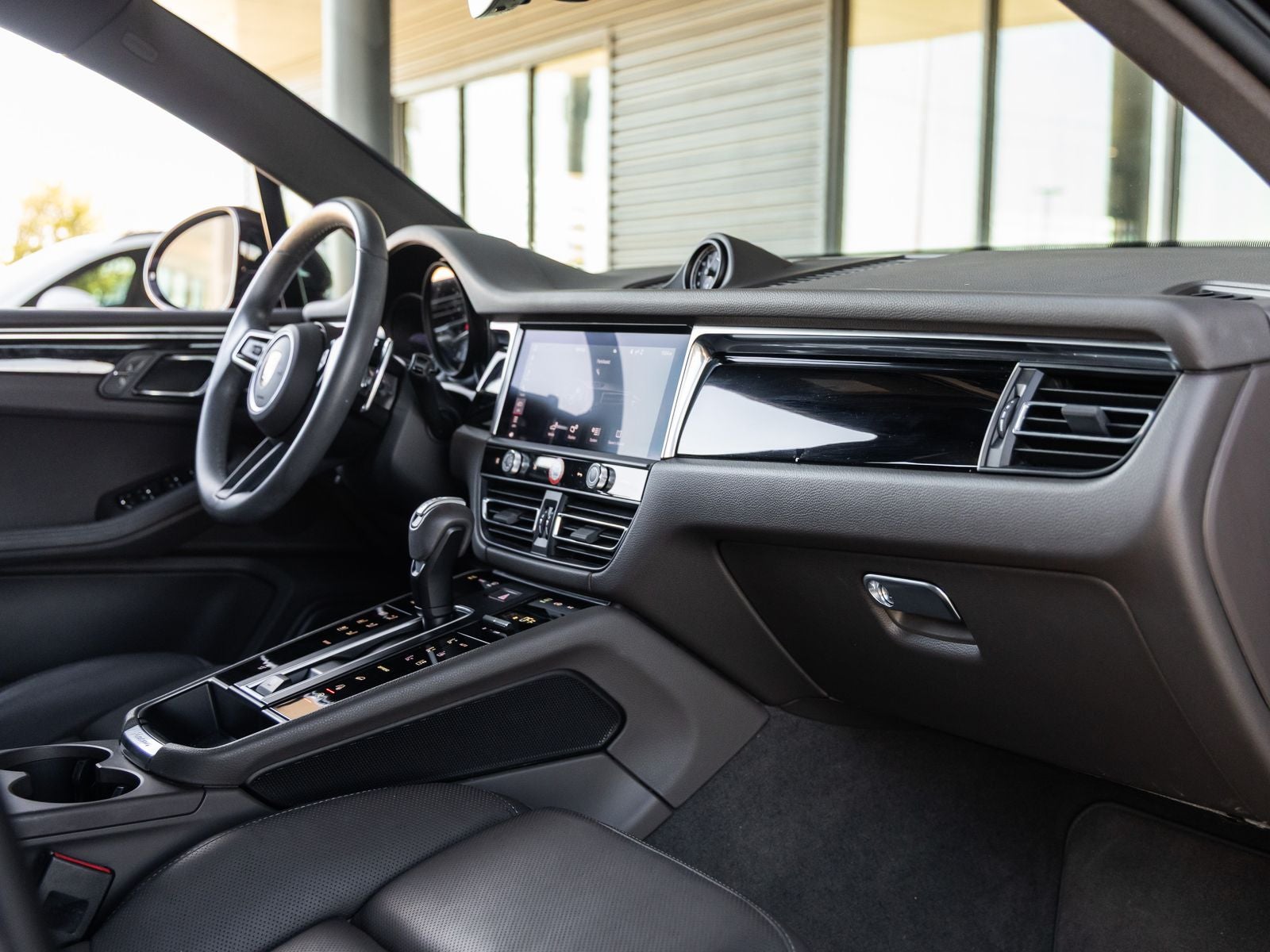 2023 Porsche Macan Macan (MY23)