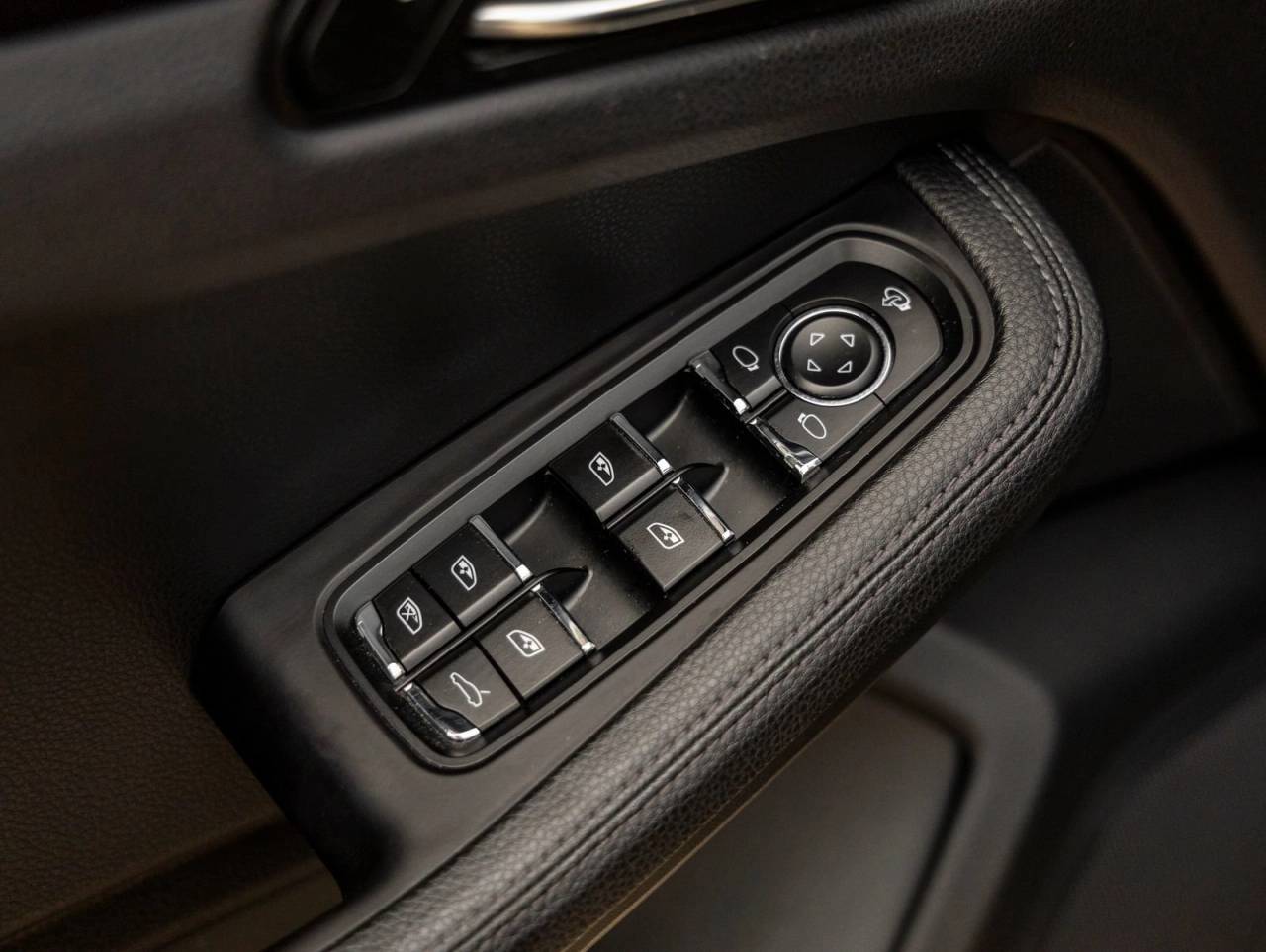 2023 Porsche Macan Macan (MY23)