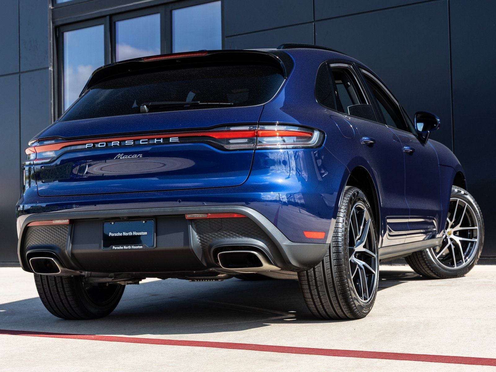 2025 Porsche Macan AWD