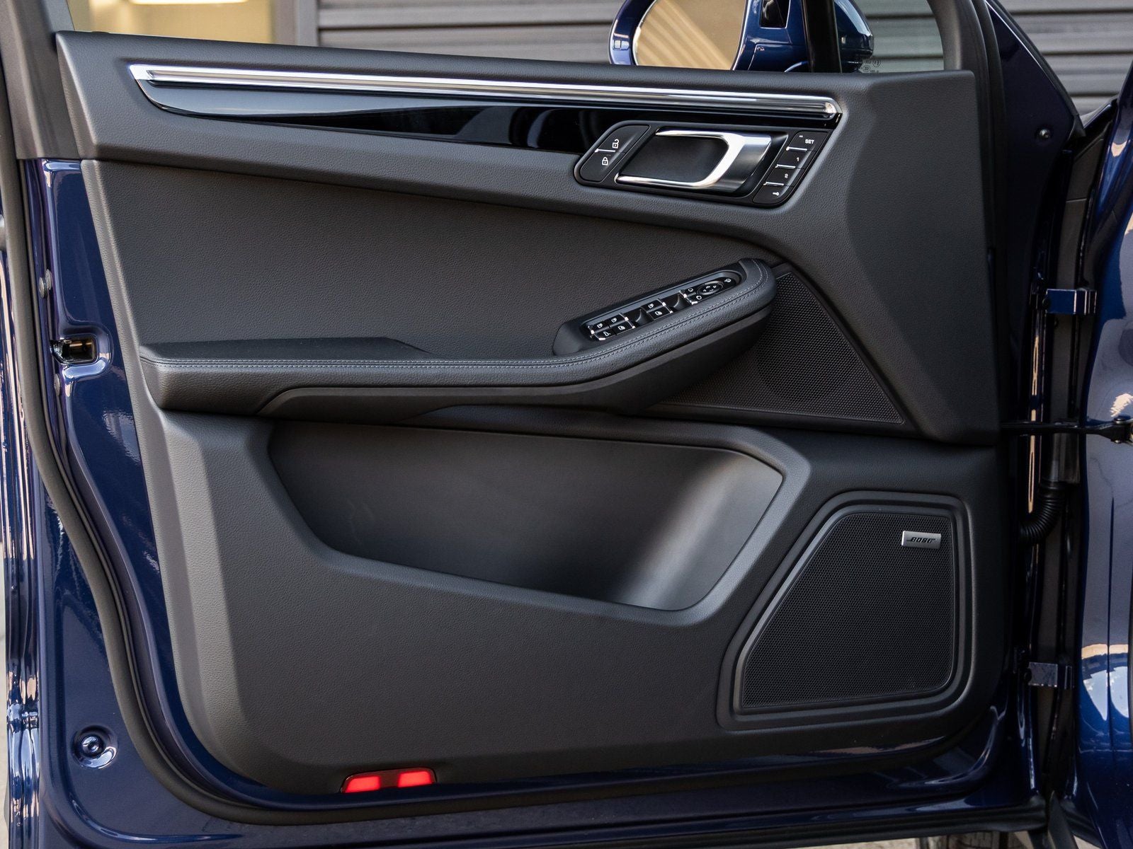 2025 Porsche Macan AWD