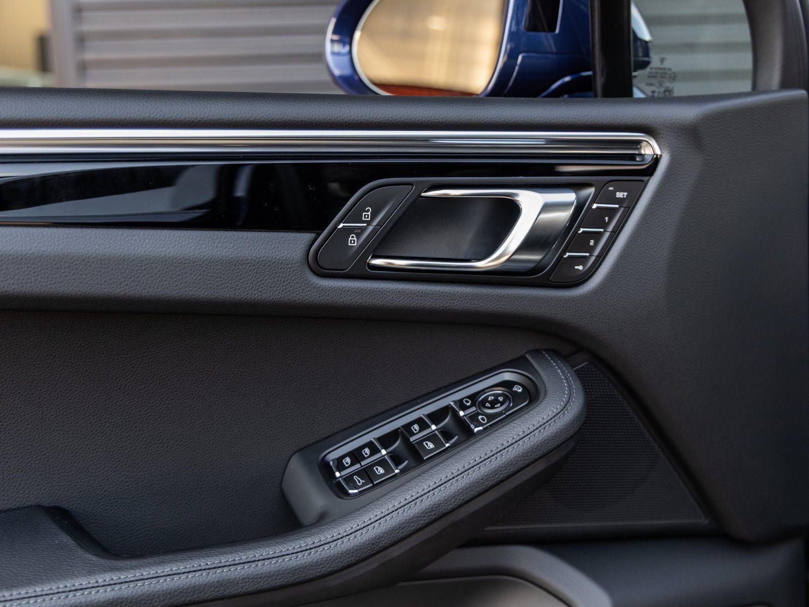 2025 Porsche Macan AWD