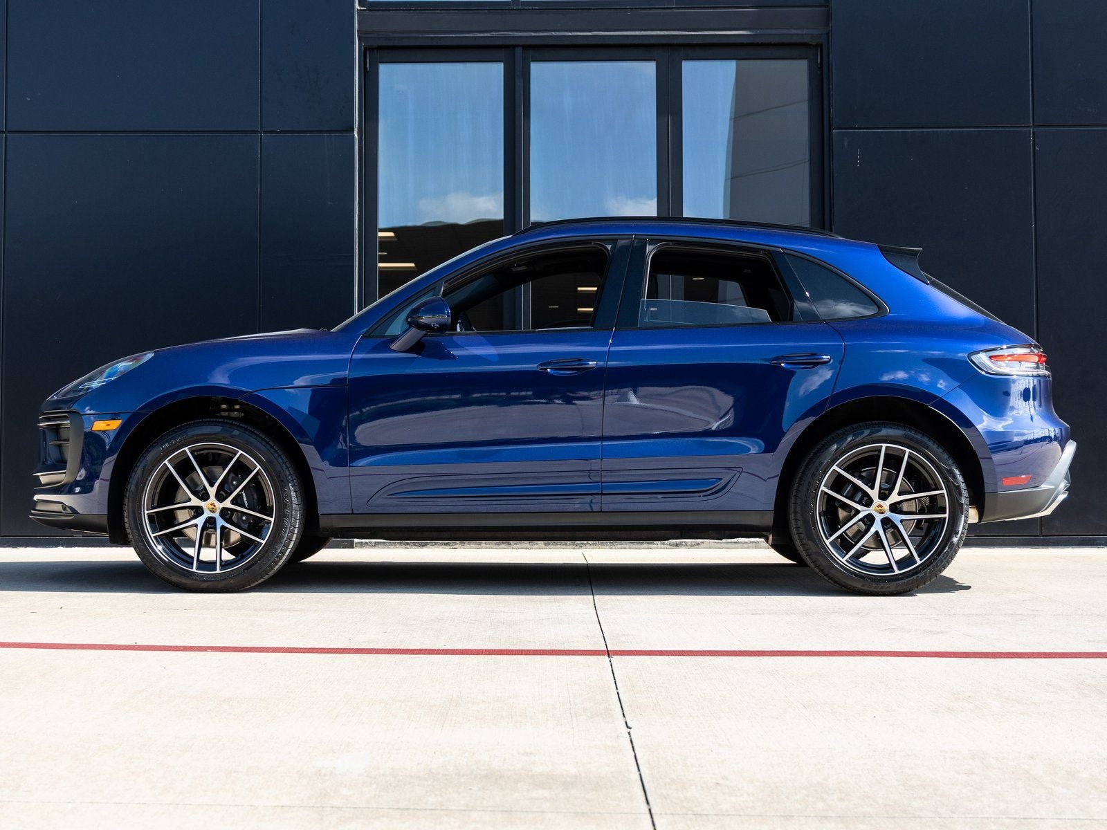 2025 Porsche Macan AWD