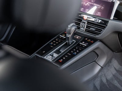 2025 Porsche Macan AWD