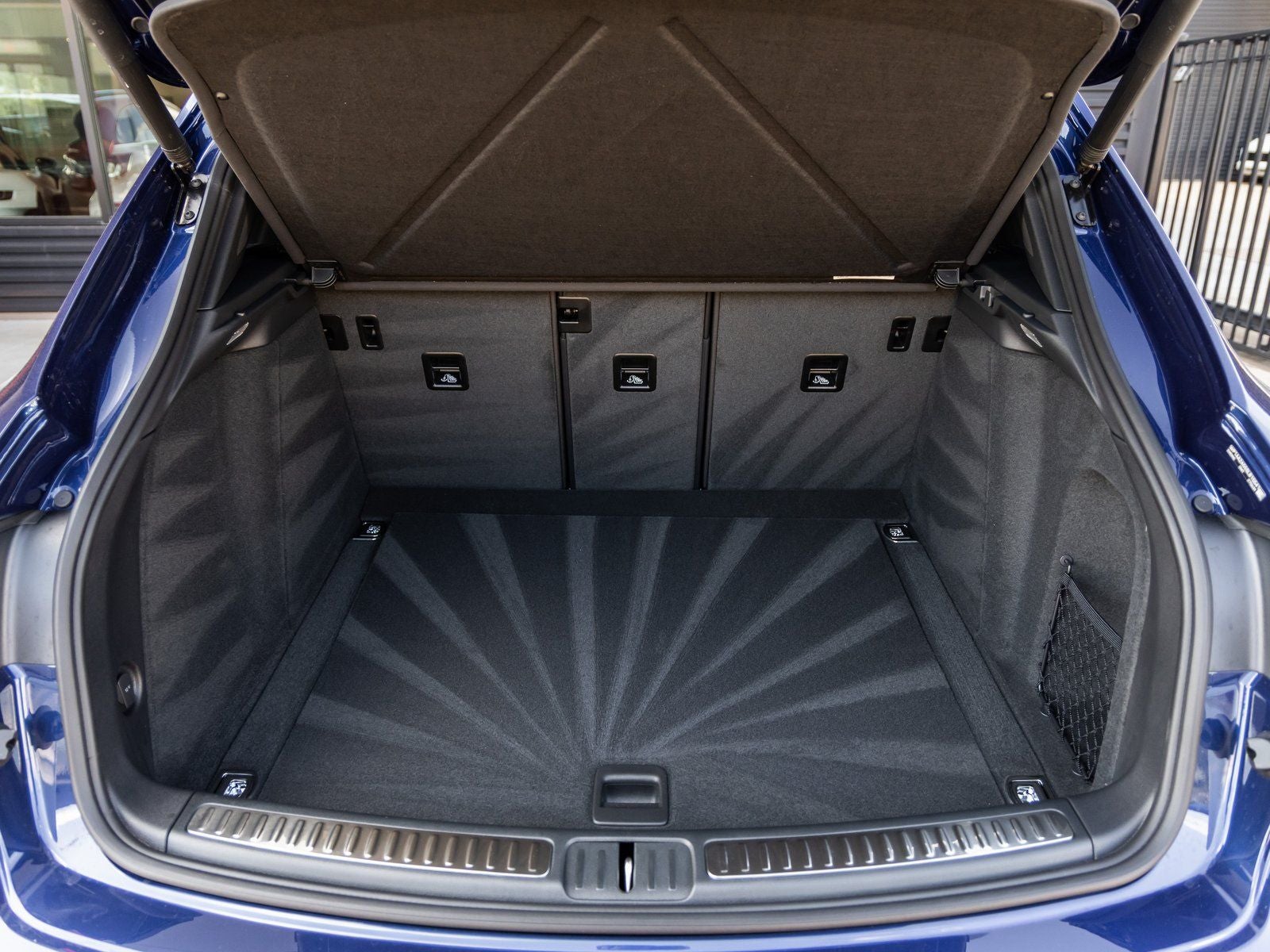 2025 Porsche Macan AWD