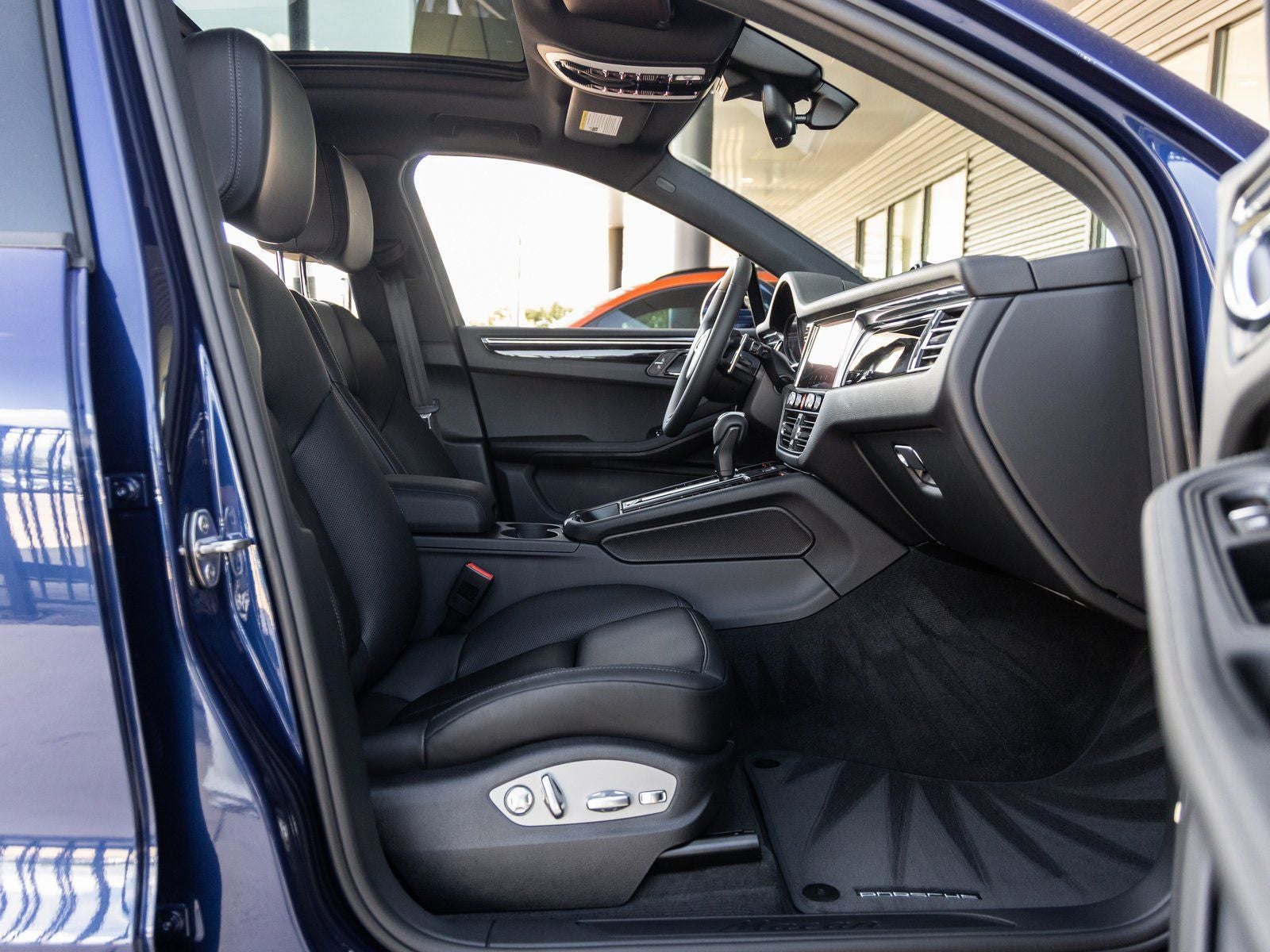 2025 Porsche Macan AWD