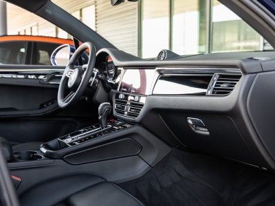 2025 Porsche Macan AWD