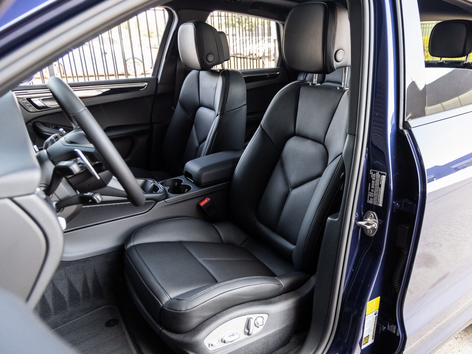 2025 Porsche Macan AWD