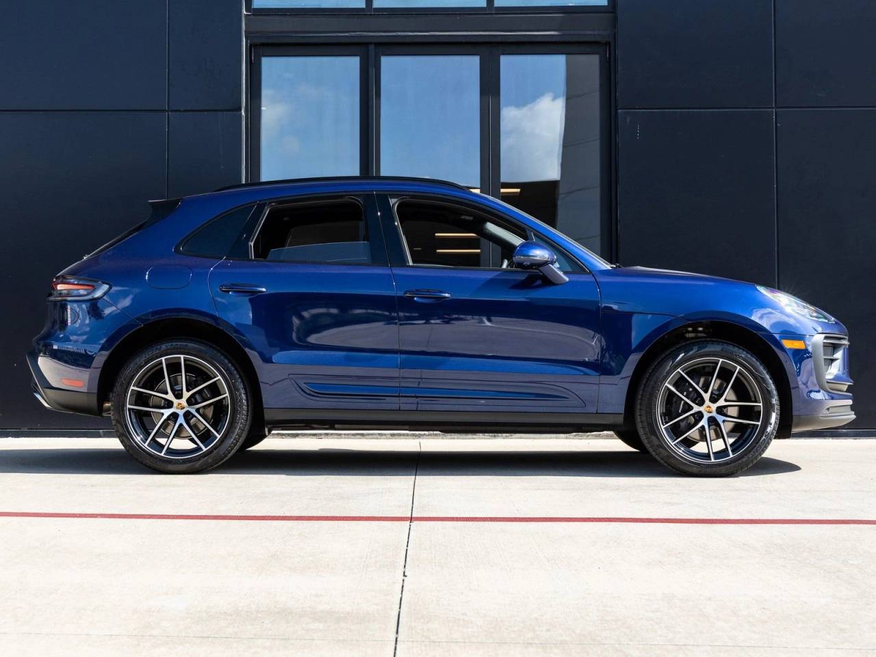 2025 Porsche Macan AWD