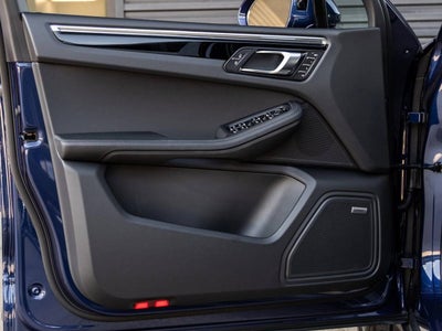 2025 Porsche Macan AWD