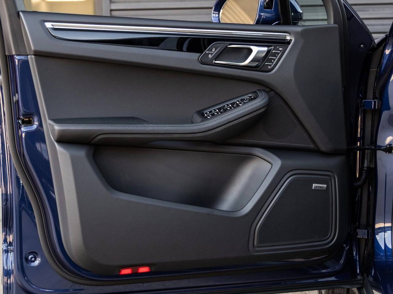 2025 Porsche Macan AWD