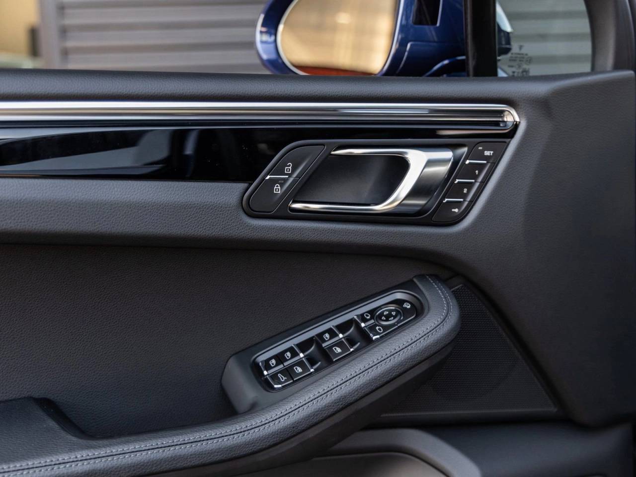 2025 Porsche Macan AWD