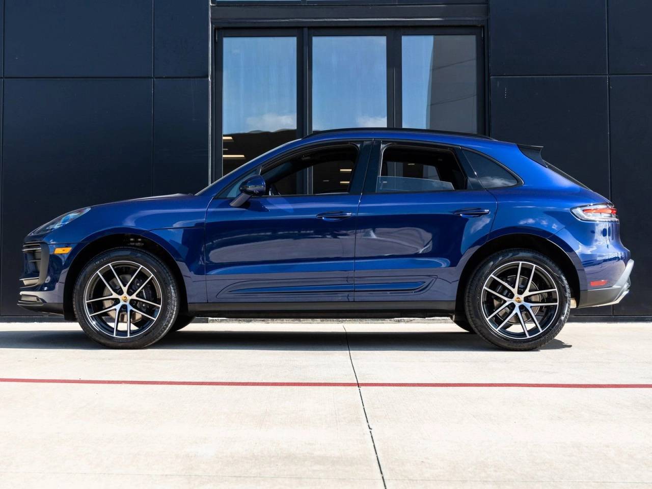 2025 Porsche Macan AWD