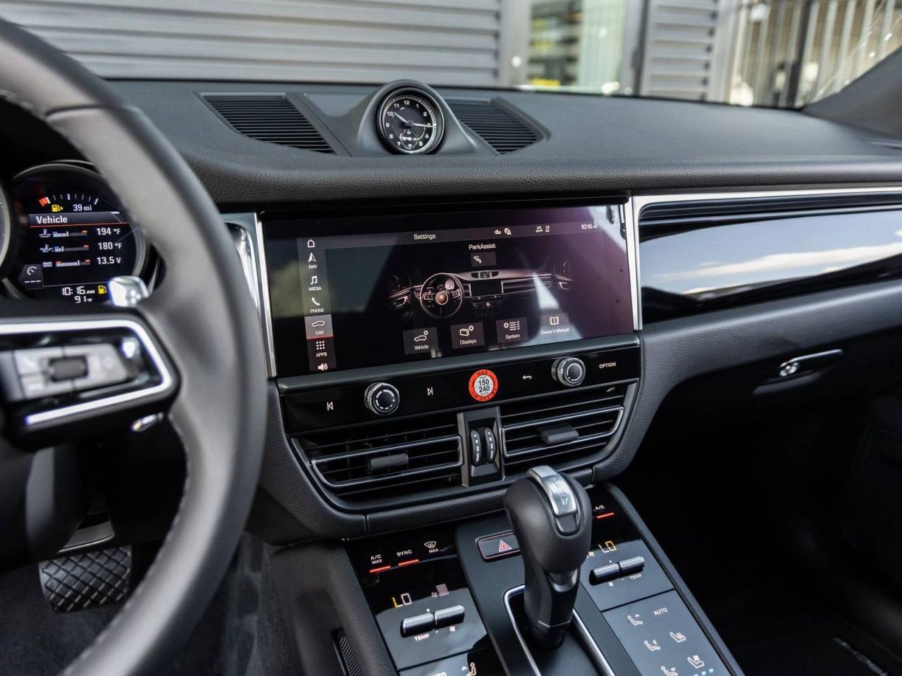 2025 Porsche Macan AWD