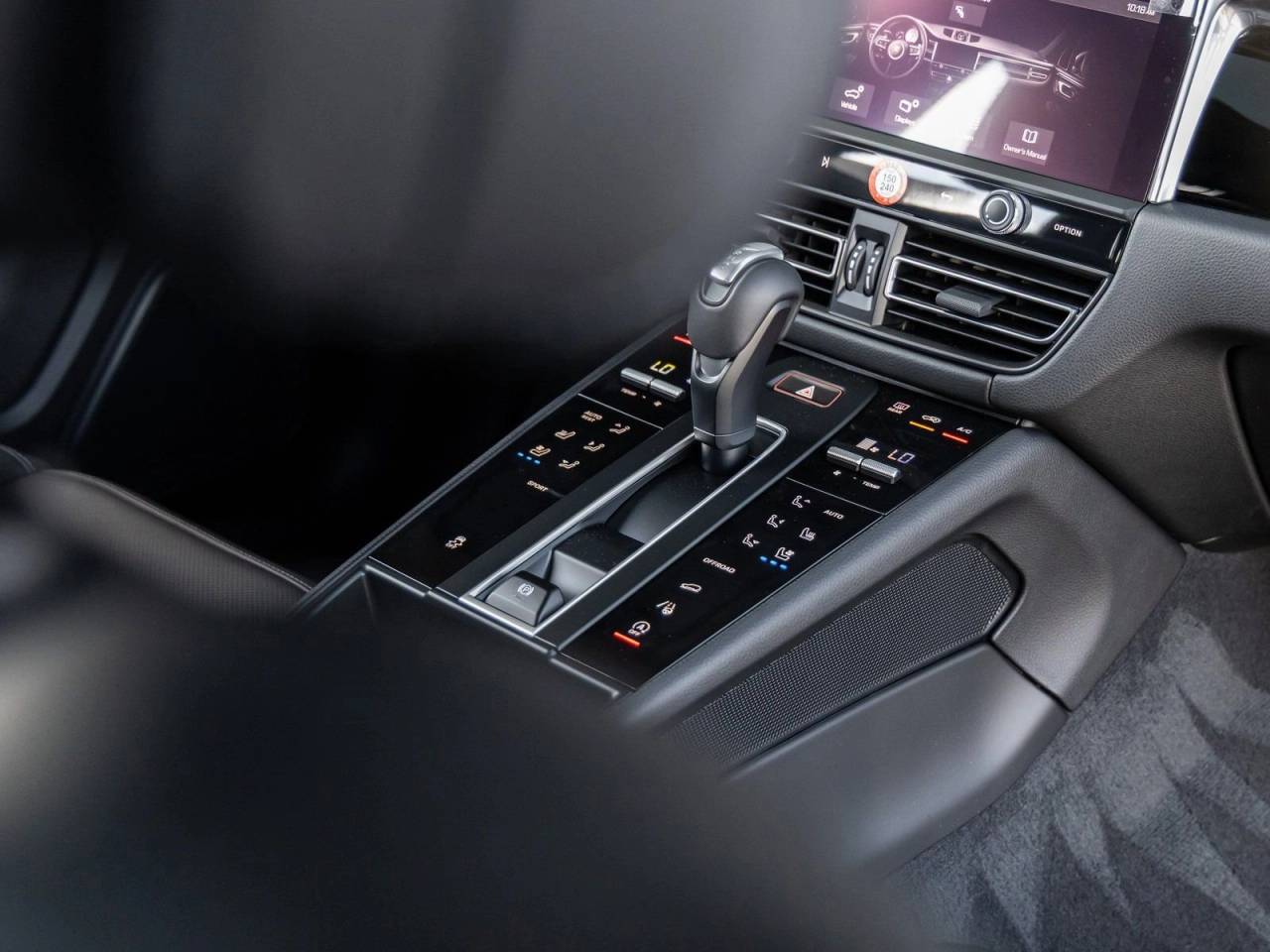 2025 Porsche Macan AWD