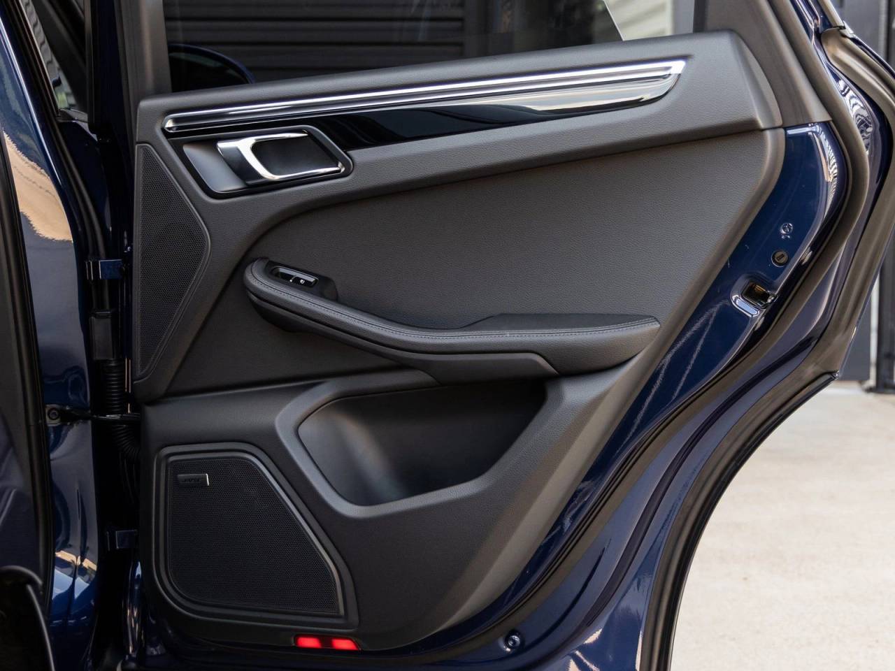 2025 Porsche Macan AWD