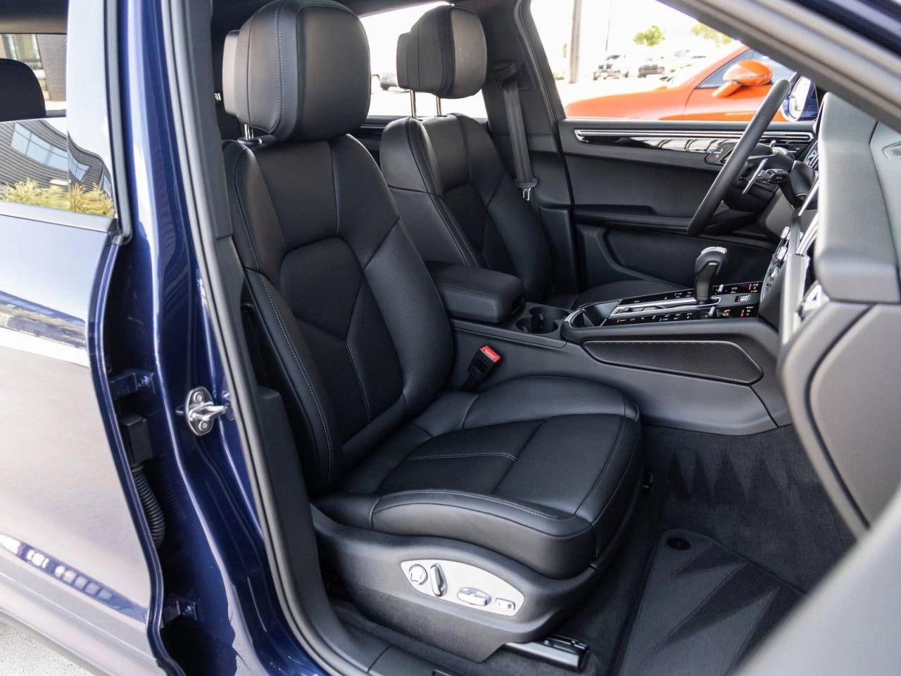 2025 Porsche Macan AWD