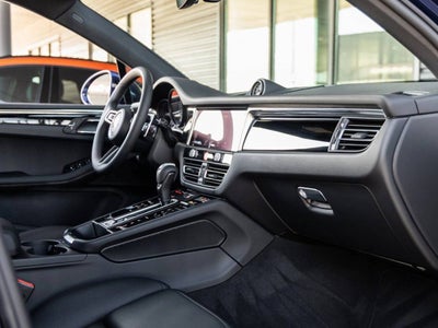 2025 Porsche Macan AWD