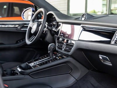 2025 Porsche Macan AWD