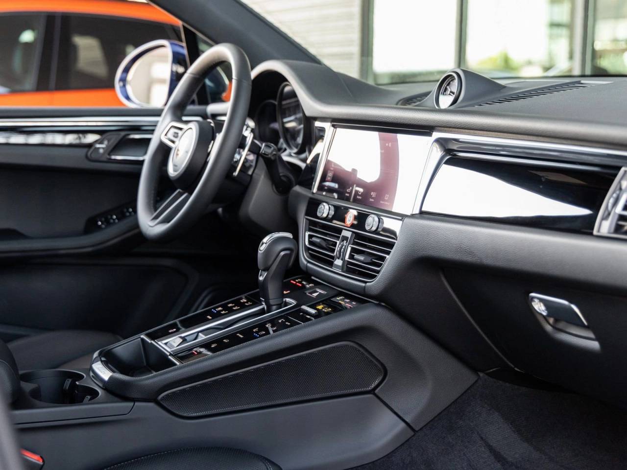 2025 Porsche Macan AWD