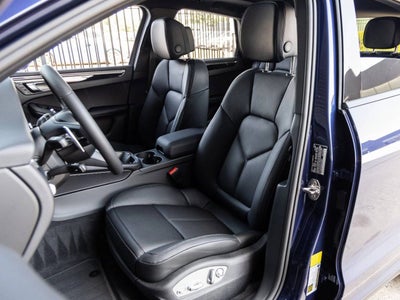 2025 Porsche Macan AWD