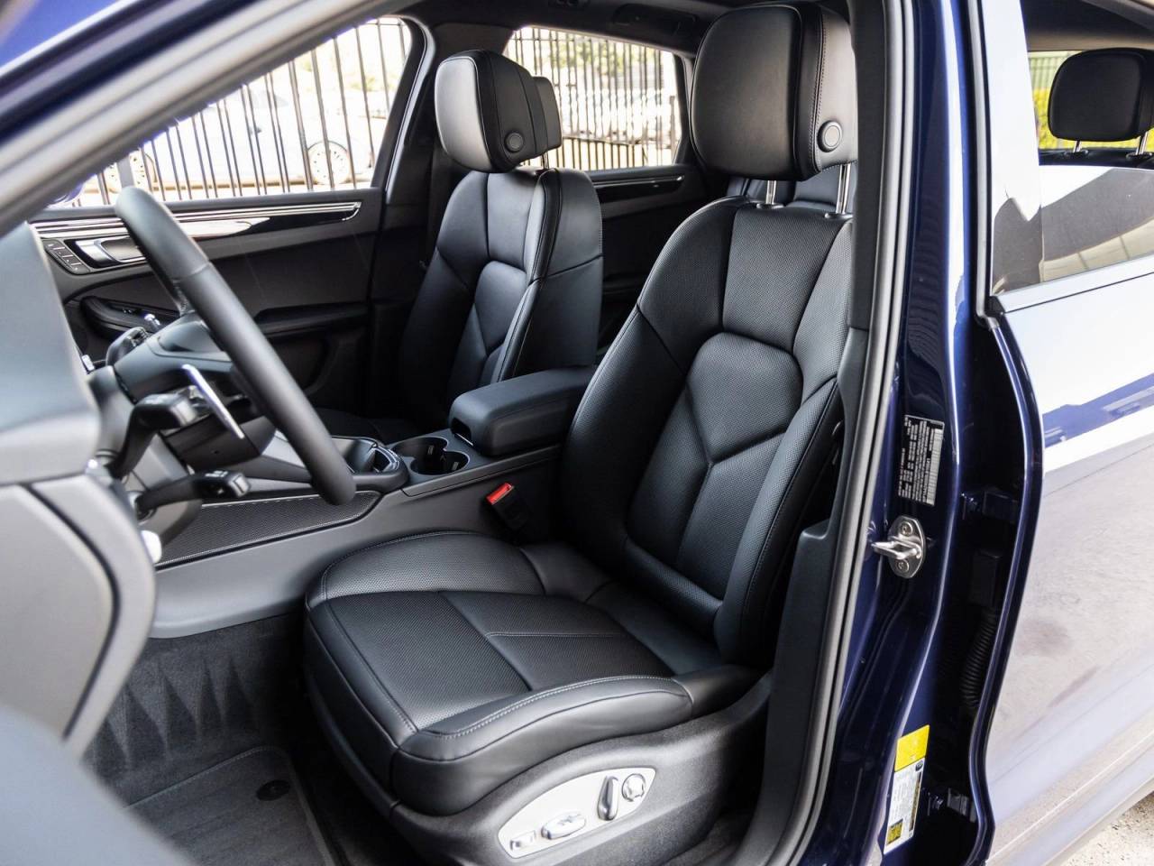 2025 Porsche Macan AWD