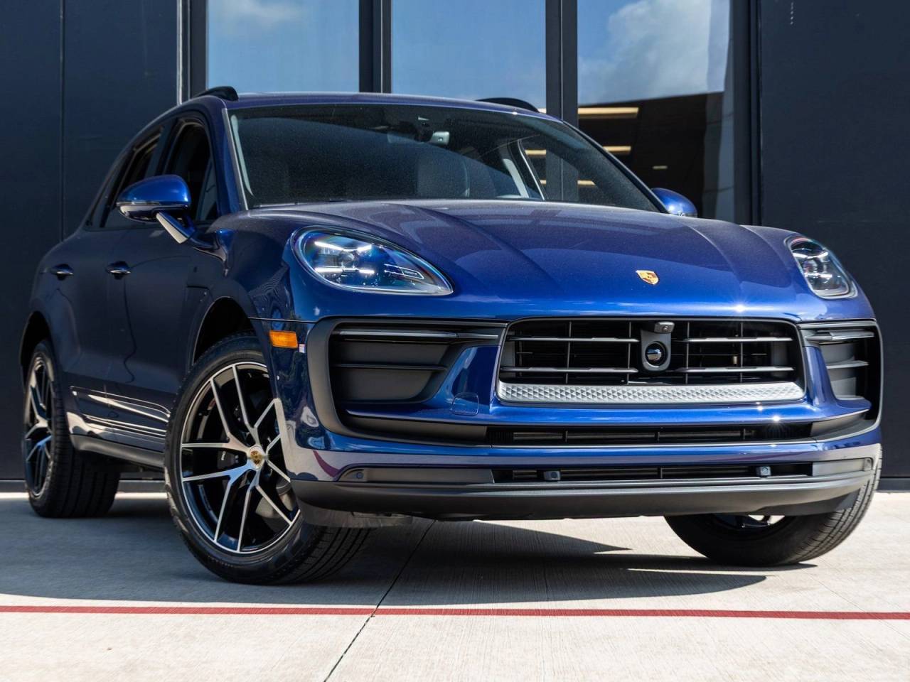2025 Porsche Macan AWD