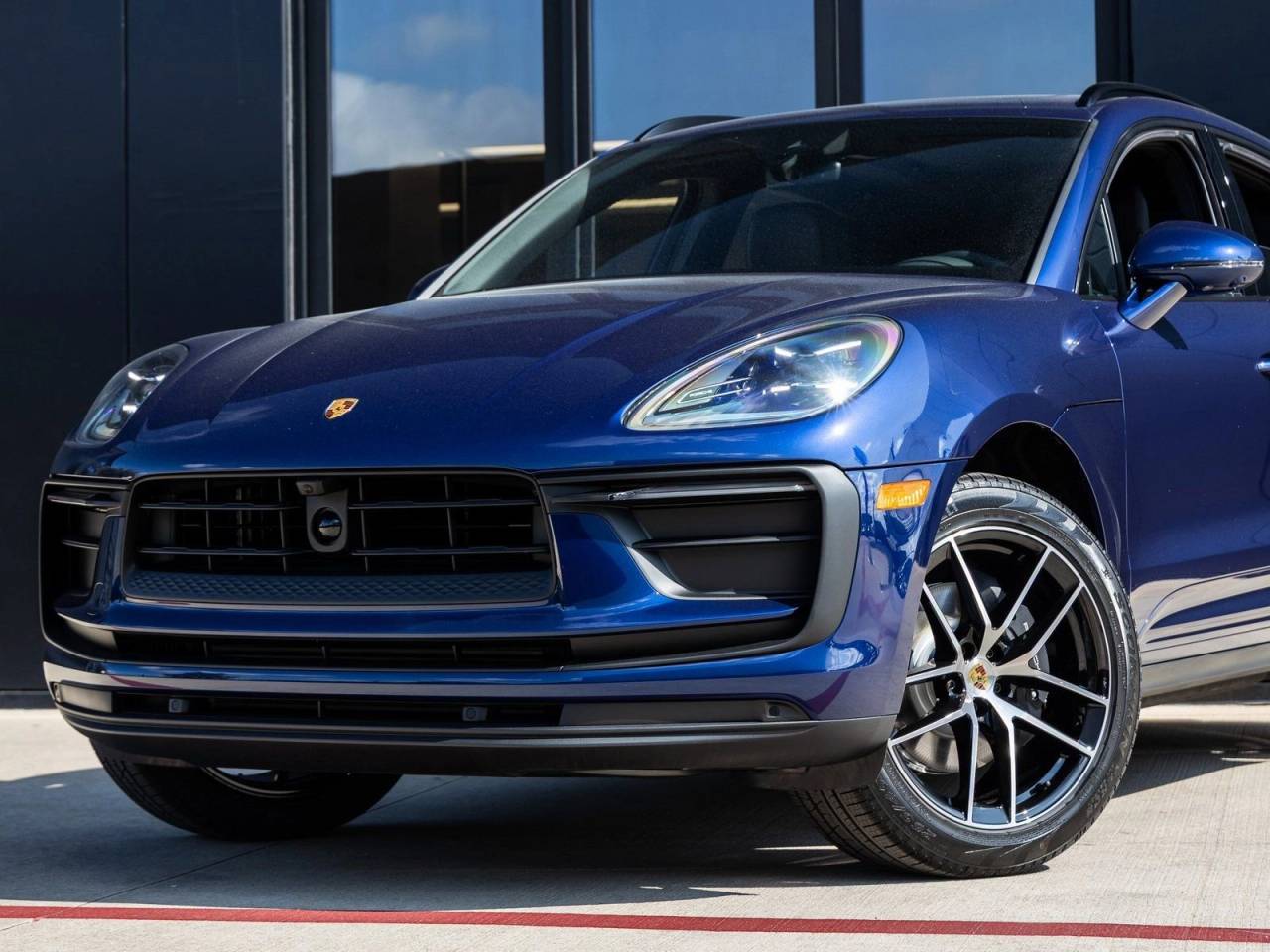 2025 Porsche Macan AWD