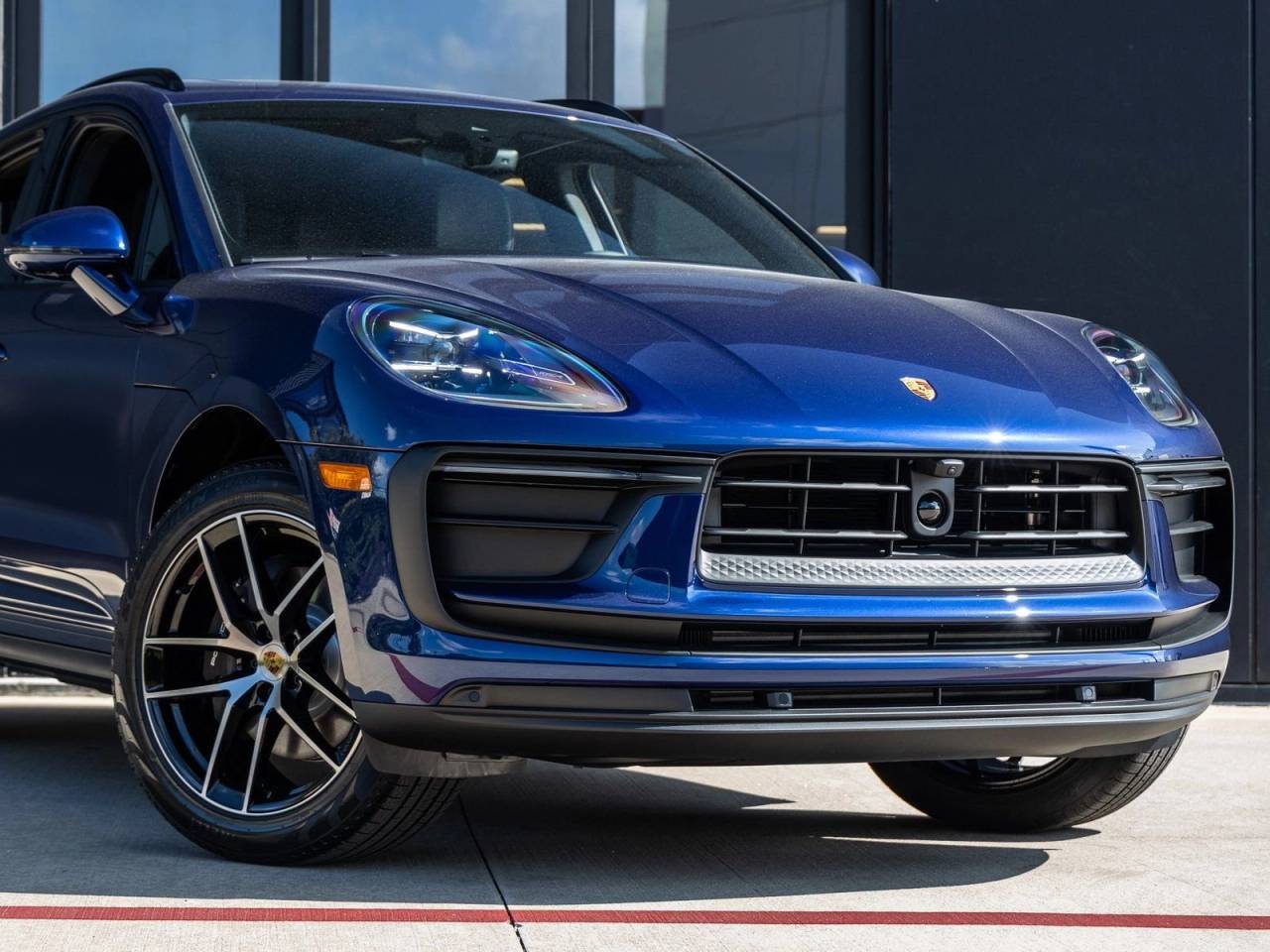 2025 Porsche Macan AWD