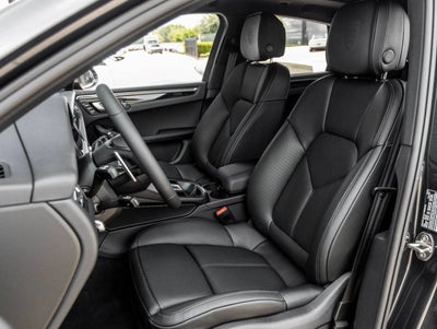 2026 Porsche Macan AWD