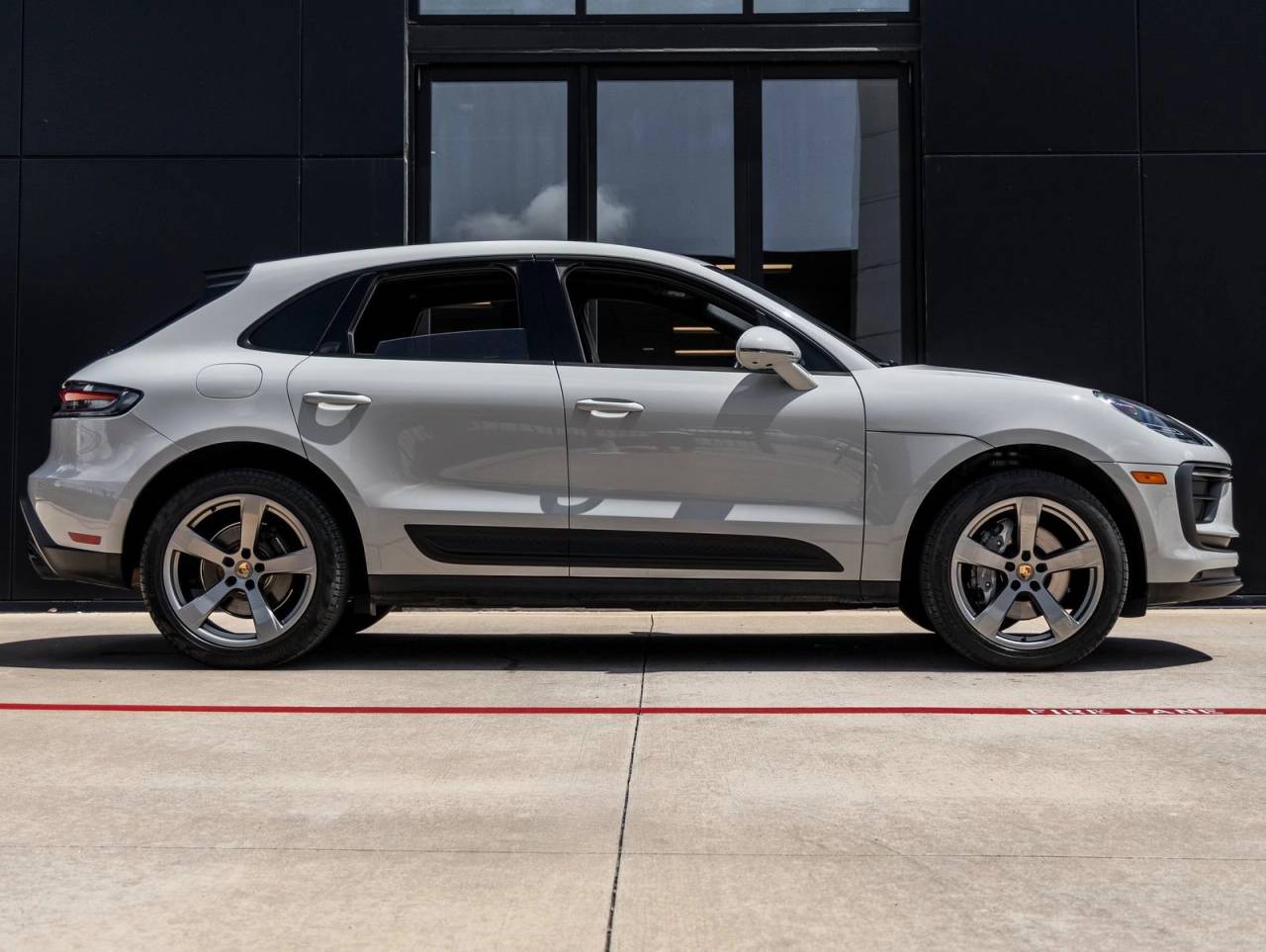 2024 Porsche Macan Macan (MY24)