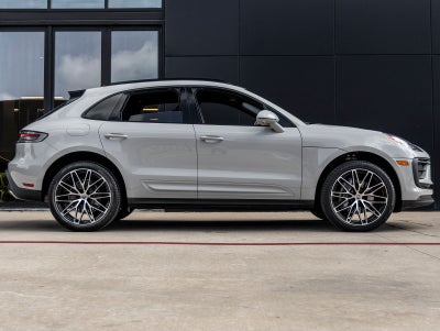 2025 Porsche Macan Base