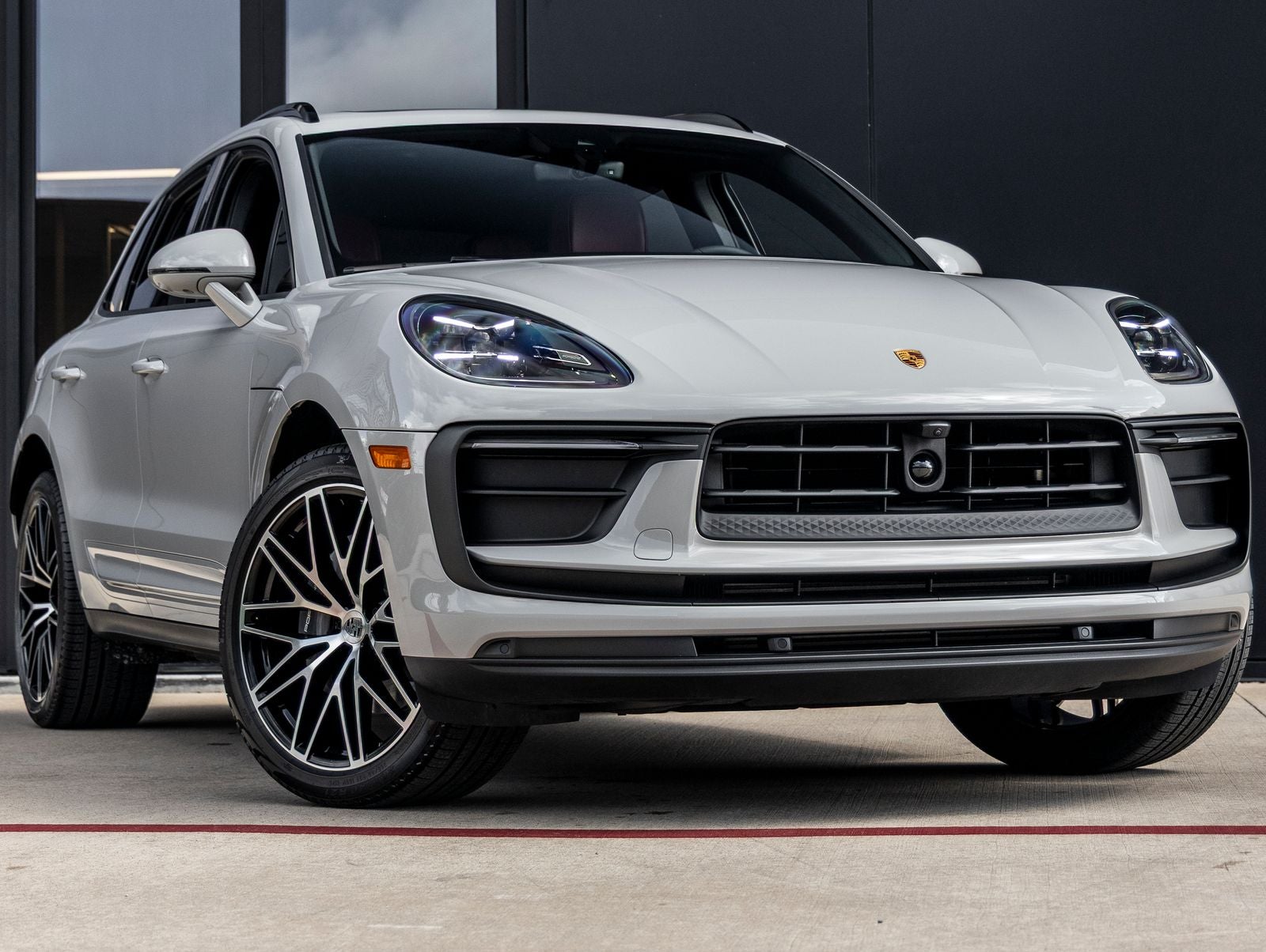 2025 Porsche Macan Base