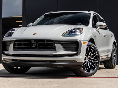 2025 Porsche Macan Base