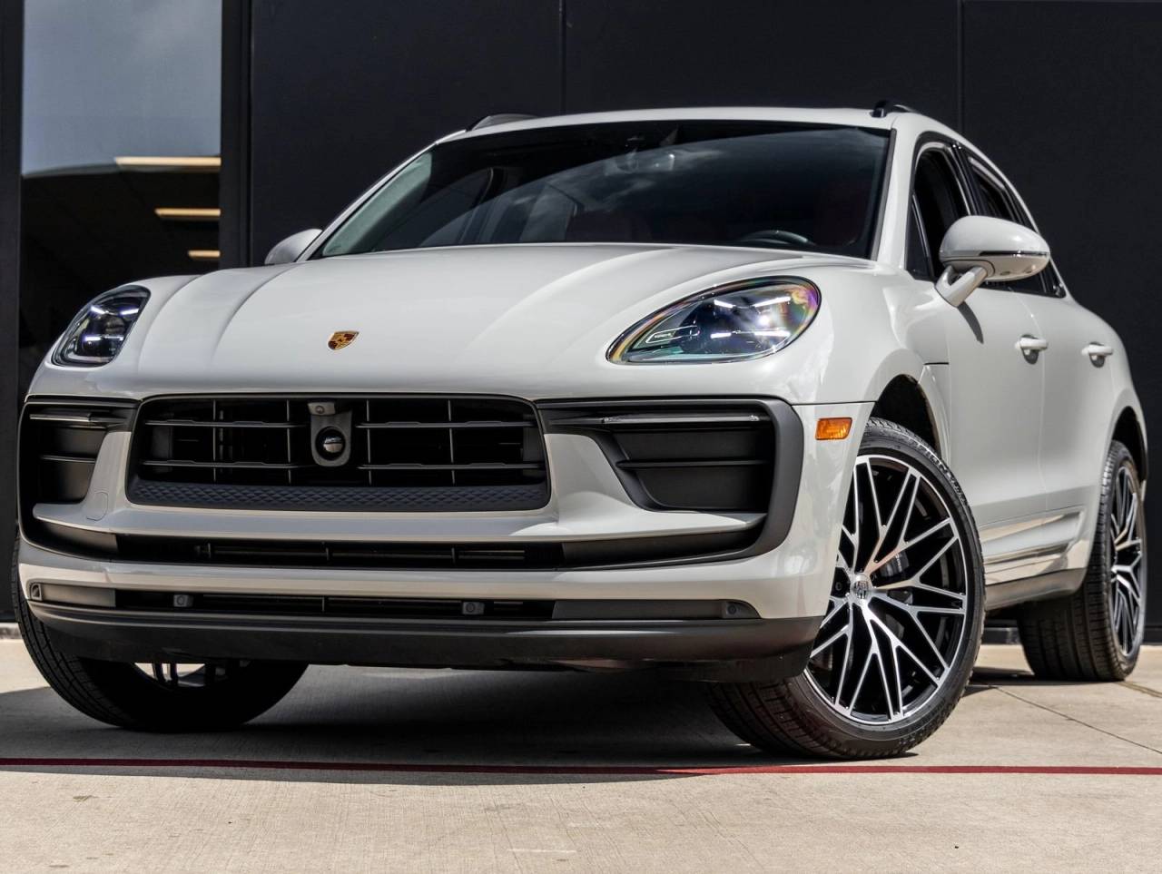 2025 Porsche Macan Base
