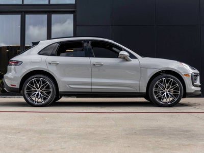 2025 Porsche Macan Base