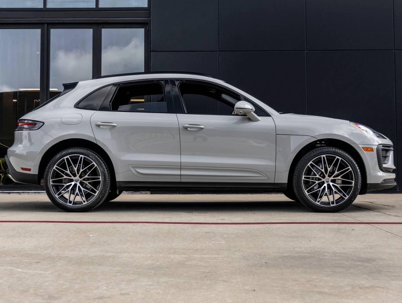 2025 Porsche Macan Base